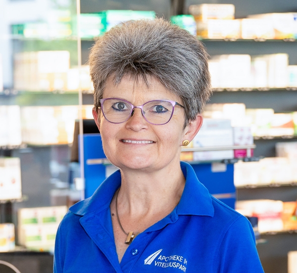 Apothekerin und Inhaberin Heike Schrot